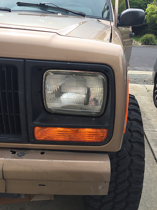 Headlight plunger pulled right out!-photo149.jpg
