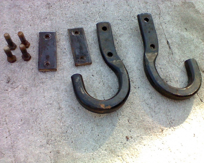 chevy recovery hooks-1201100845a_273776.jpg