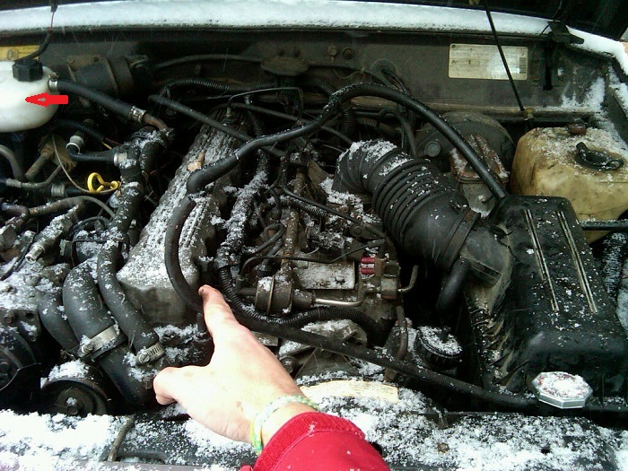 A heap of a Jeep-jeepengine.jpg