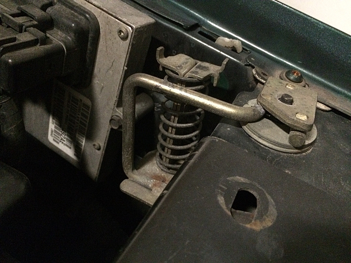 Is 99 XJ hood closure height adjustable?-photo334.jpg