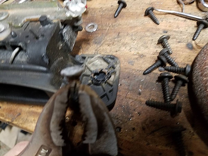 How to Rebuild 97-01 XJ Hatch Release and Latch - Picture Heavy-z70i3ie.jpg