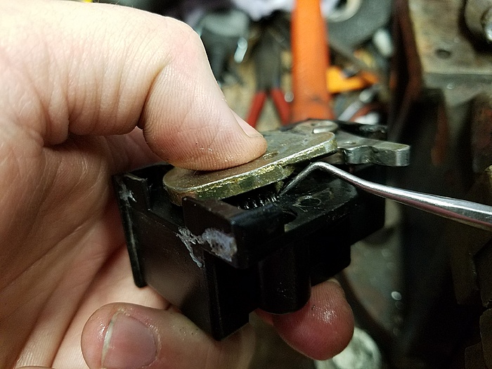 How to Rebuild 97-01 XJ Hatch Release and Latch - Picture Heavy-out9v2a.jpg