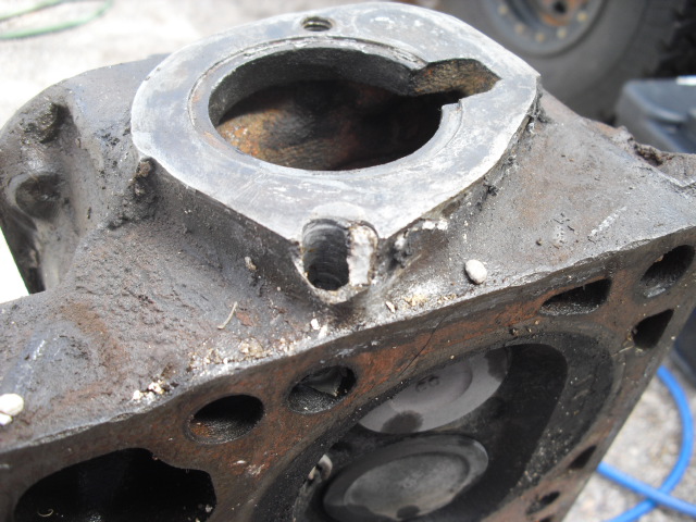 So I have my old Cylinder head off the engine...Have a few questions now-002.jpg