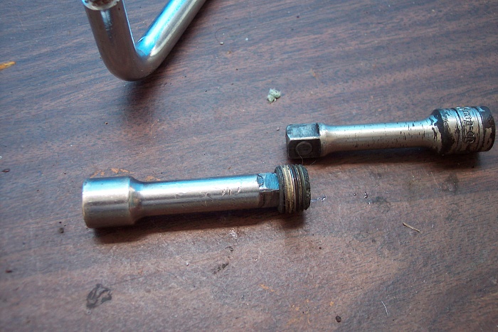 Coolant drain plug-socket-2.jpg