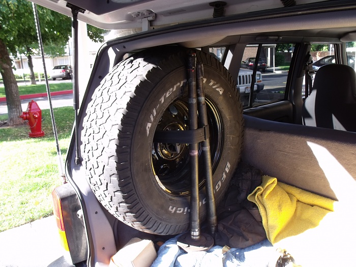 inside spare tire mount-dscf1773.jpg