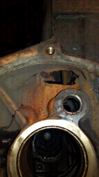 Hole in engine block behind cam sprocket-forumrunner_20111108_203231.jpg