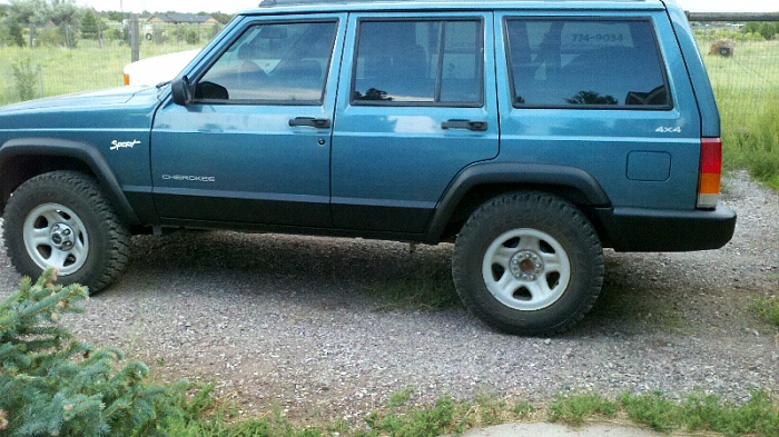 What is the correct color shade to paint my side moldings? 01 jeep cherokee-forumrunner_20111127_101002.jpg
