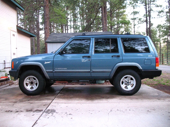 What is the correct color shade to paint my side moldings? 01 jeep cherokee-forumrunner_20111127_101027.jpg