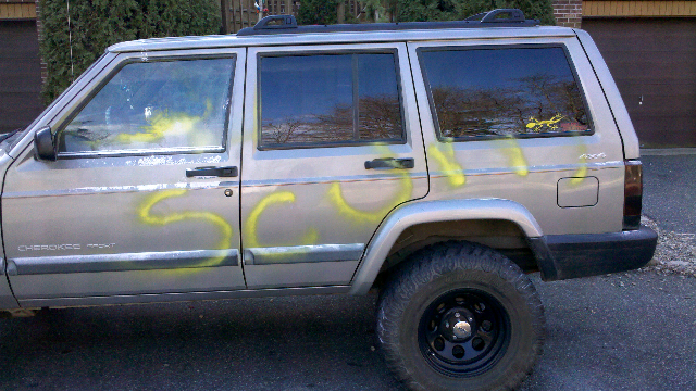 my jeep got spraypainted :(-forumrunner_20111221_100353.jpg