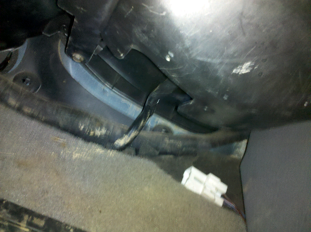 vacuum leak in cab-forumrunner_20120102_122251.jpg