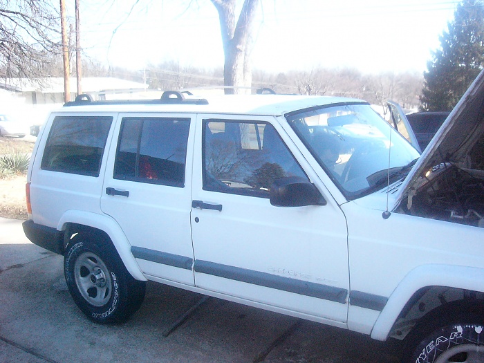 Looking to get this Jeep Cherokee-right-side.jpg