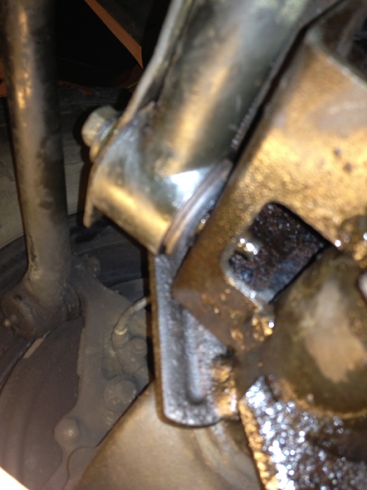 How to remove axle side track bar bolt?-image-156647909.jpg