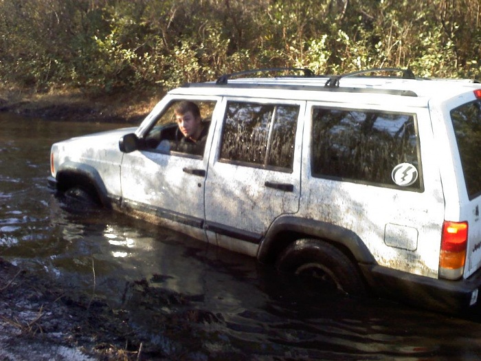 My XJ Build... fueled by financial aid refunds-419279_241476122609215_100002404869989_544736_1874915092_n.jpg