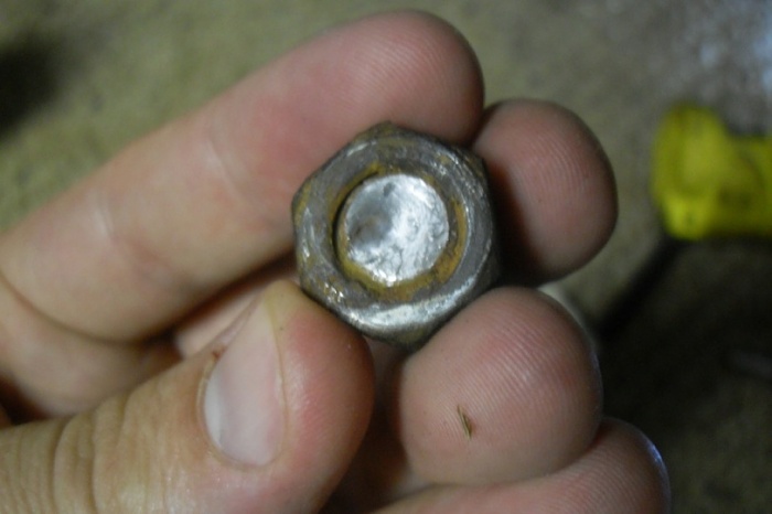 Project &quot;Fix and Build&quot;-broken-shock-bolt.jpg