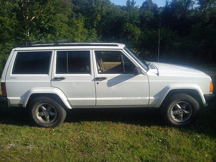 Regular Cherokee-new-tires.jpg