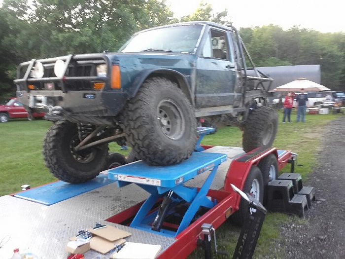 My 87 comanche 2wd.. You can guess what i'm doing :D-cam004751.jpg