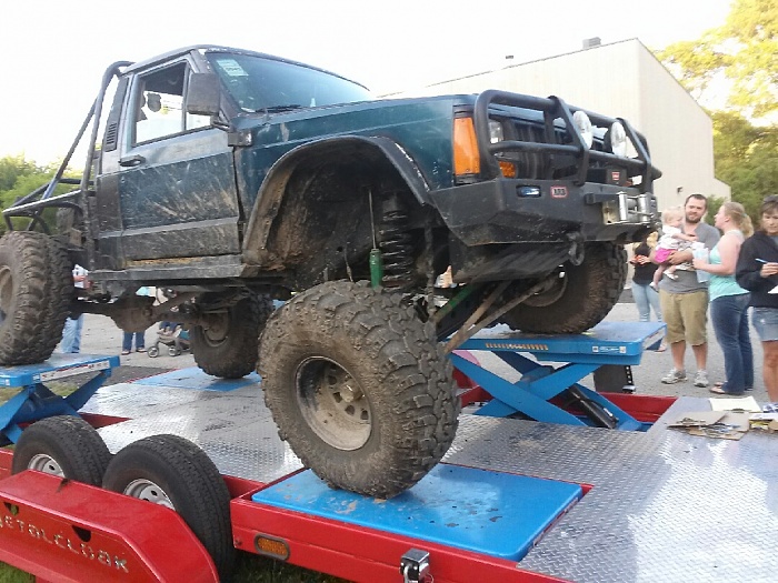 My 87 comanche 2wd.. You can guess what i'm doing :D-cam004771.jpg