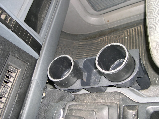 White Shadow-xj-cup-holder-001-640x480-.jpg
