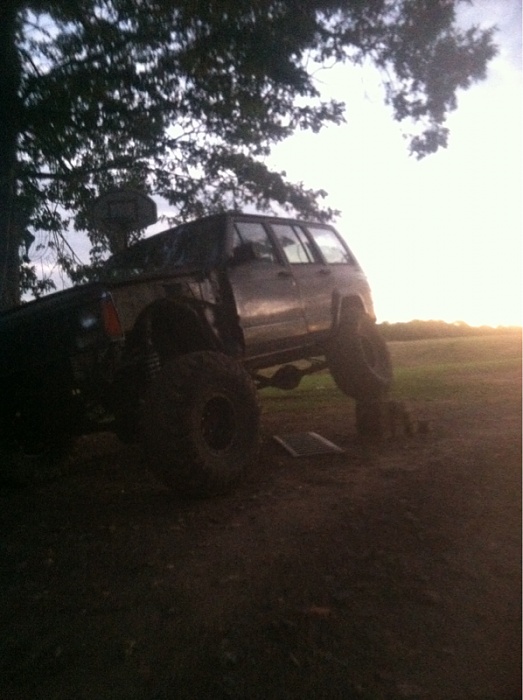 Cherokee Built For 00 bucks-image-549386334.jpg