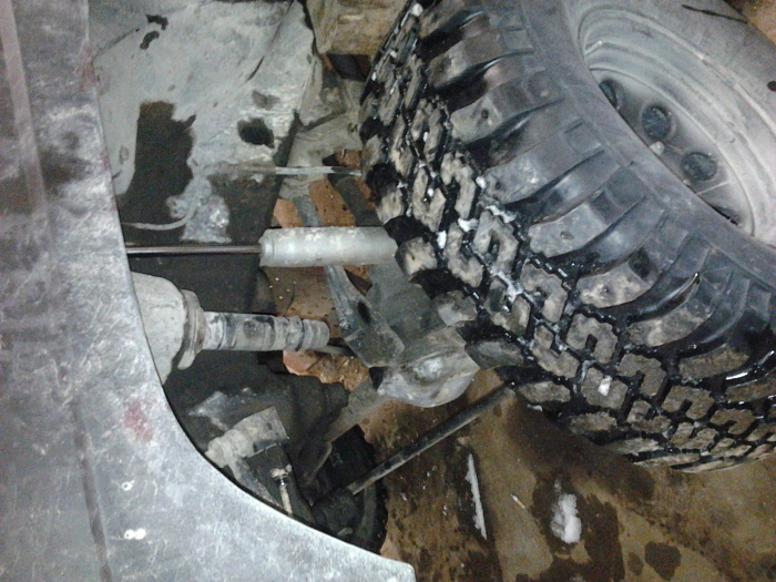 6ft cheater bar on a 1/4in ratchet (POSjeepxj)-2010-12-27-16.54.23.jpg