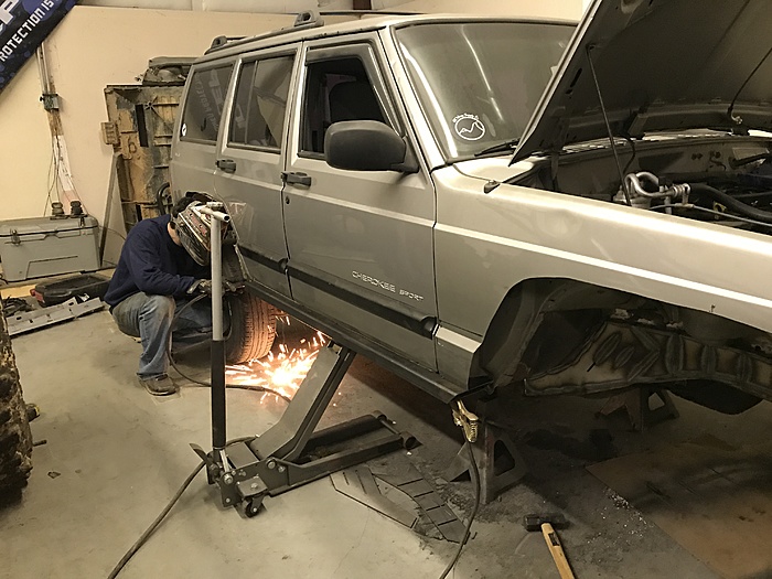 Jeep Cherokee xj w/ one tons and 40's-img_2229.jpg