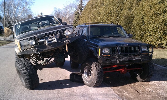 My 87 comanche 2wd.. You can guess what i'm doing :D-190210_10150132254161870_586766869_6380017_3319985_n.jpg