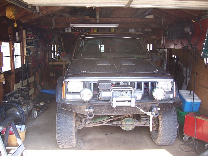 My 87 comanche 2wd.. You can guess what i'm doing :D-102_1147.jpg