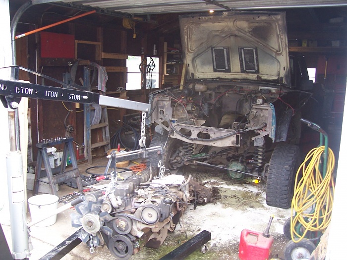 My 87 comanche 2wd.. You can guess what i'm doing :D-102_1153.jpg