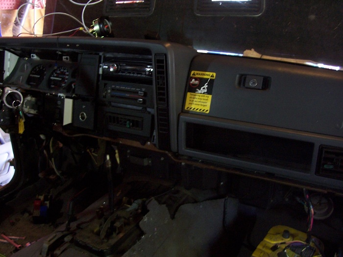 My 87 comanche 2wd.. You can guess what i'm doing :D-102_1165.jpg