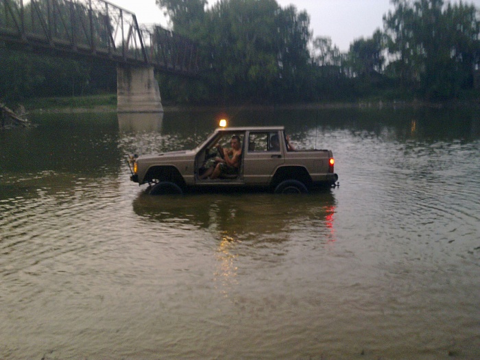 combat cherokee-jeep-river.jpg