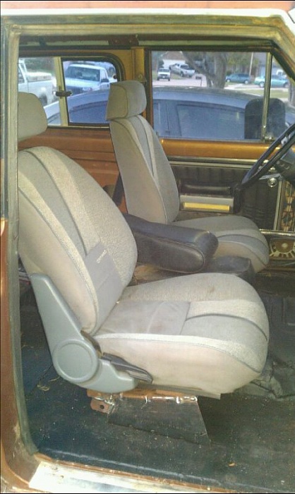 New seats in '79 chief... Post what all you guys put in your ride post some pics.-shannon-phone-1222.jpg