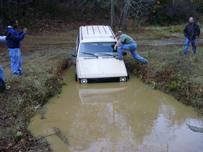 Old xj Bulid-316978_2636041105453_1388226402_3194287_563290856_n.jpg