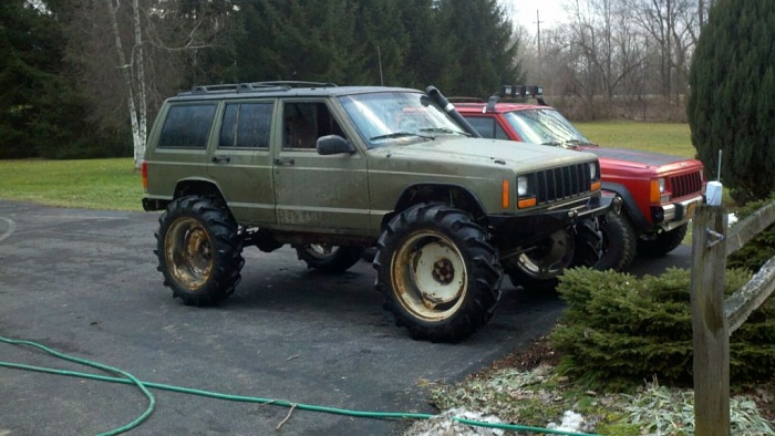 XJ on Tractor tires-resampled_2012-01-28_16-39-40_509.jpg