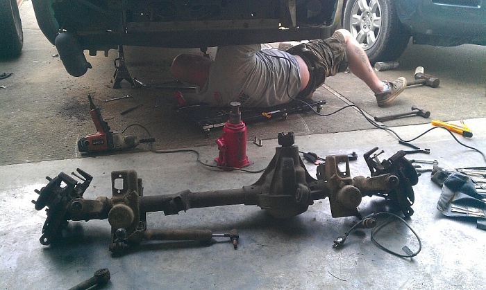 Lifted dd to 1 tons and big block-front-axle.jpg