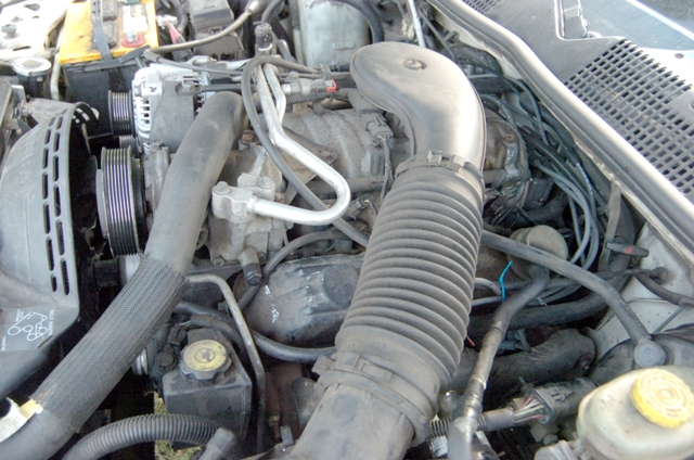 URGENT: Can you tell me what engine this is or share ideas, please...-engine-7412-2.jpg