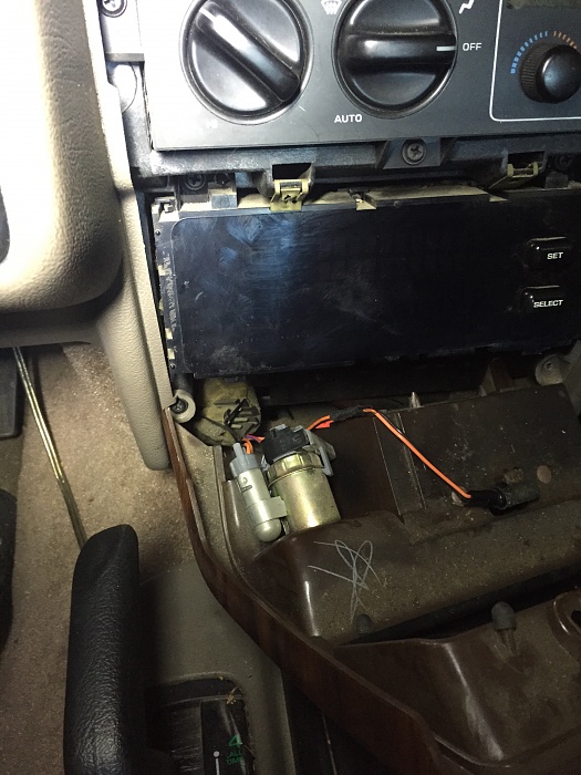 Can anyone identify this connector?-photo766.jpg