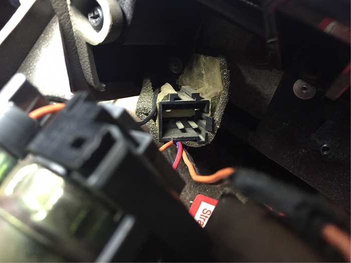 Can anyone identify this connector?-photo860.jpg