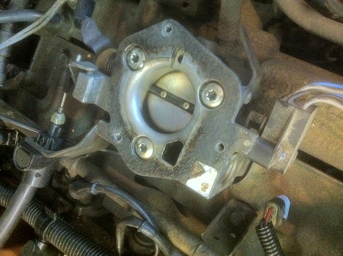 02 wj iac valve problem-dirty-tb.jpg