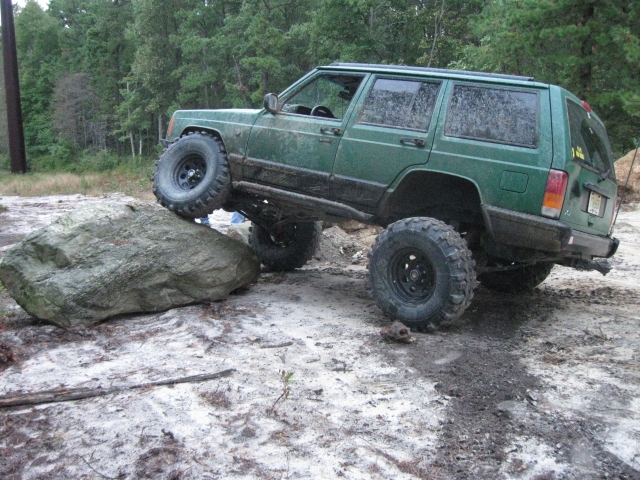 thinking about doing rear 4link on my cherokee-003resize.jpg