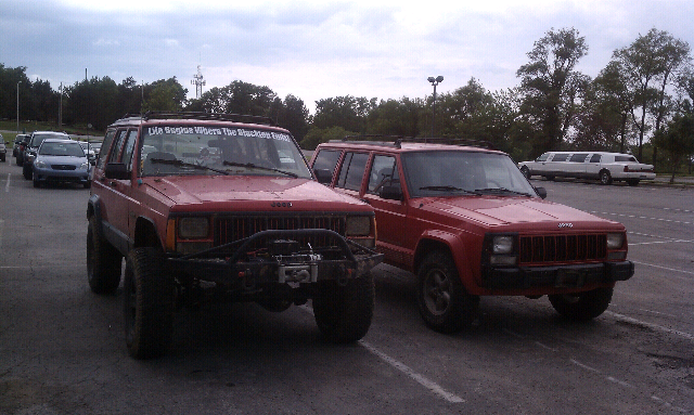 Your XJ Parked Next to a Stock Xj Picture Thread!-forumrunner_20120518_003724.jpg
