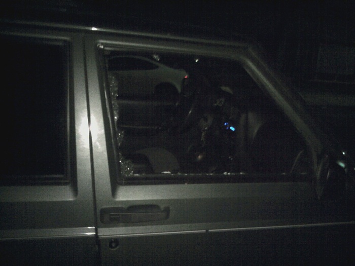 Vandalism-smashed-jeep-window.jpg