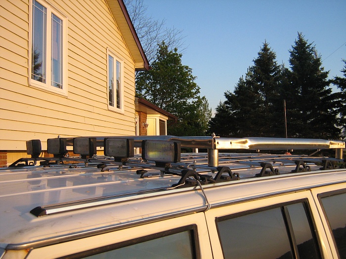 Roof mounted light bar-img_2456.jpg