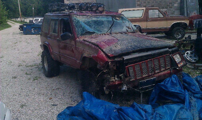 dang sucks when you roll your jeep because of thornbirds-forumrunner_20120717_030137.jpg