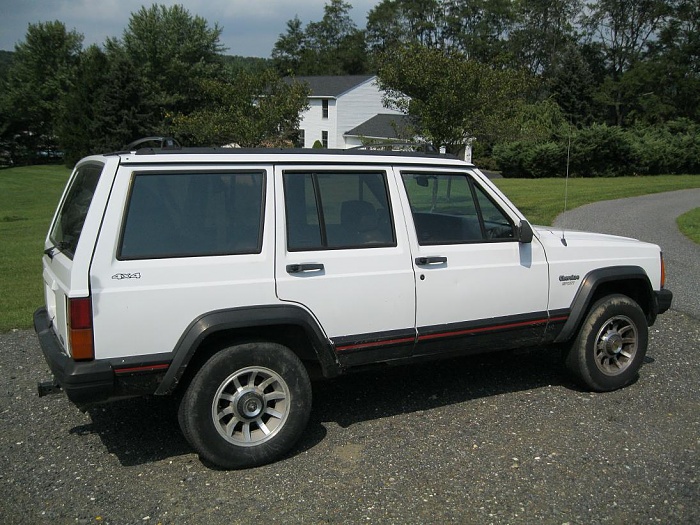 older XJ w/out side trim pics needed &amp; hatch area tool storage platforms-img_0960.jpg