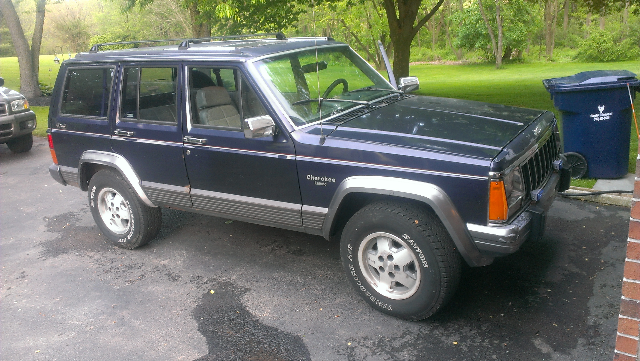 finally got another jeep-forumrunner_20130515_191212.jpg