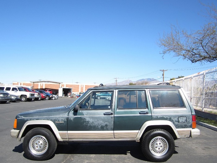 Lookin' At another XJ-1993-cherokee.jpg