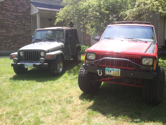 his and her's jeep's-forumrunner_20130528_062035.jpg