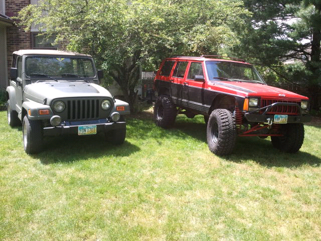 his and her's jeep's-forumrunner_20130528_062055.jpg