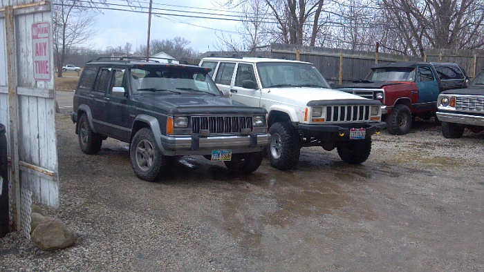 his and her's jeep's-forumrunner_20130528_190907.jpg