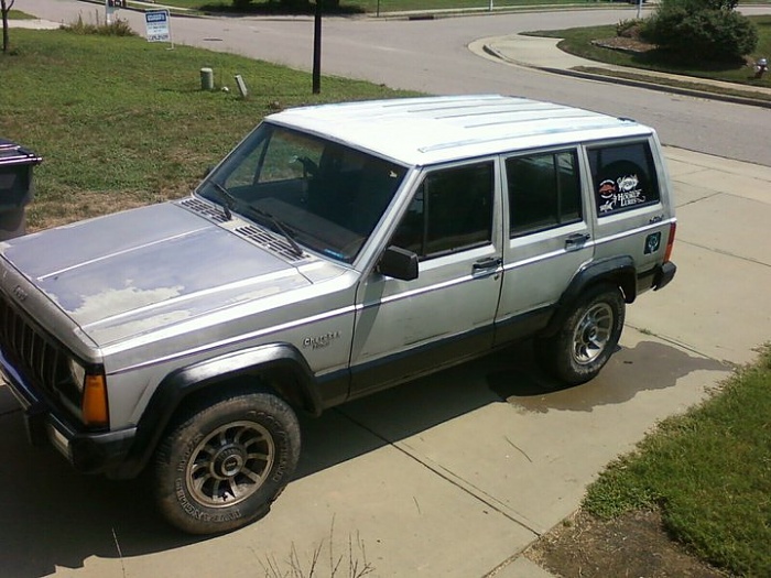 xj "cruiser"-chomper-white-roof.jpg